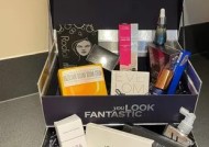 “我打开了价值150英镑、价值700多英镑的LookFantastic美容盒，其中一个细节让我大吃一惊。”